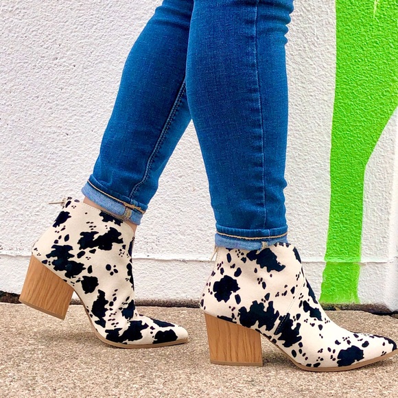 SALE! Black Cow Print Western Ankle Boots - Picture 4 of 12